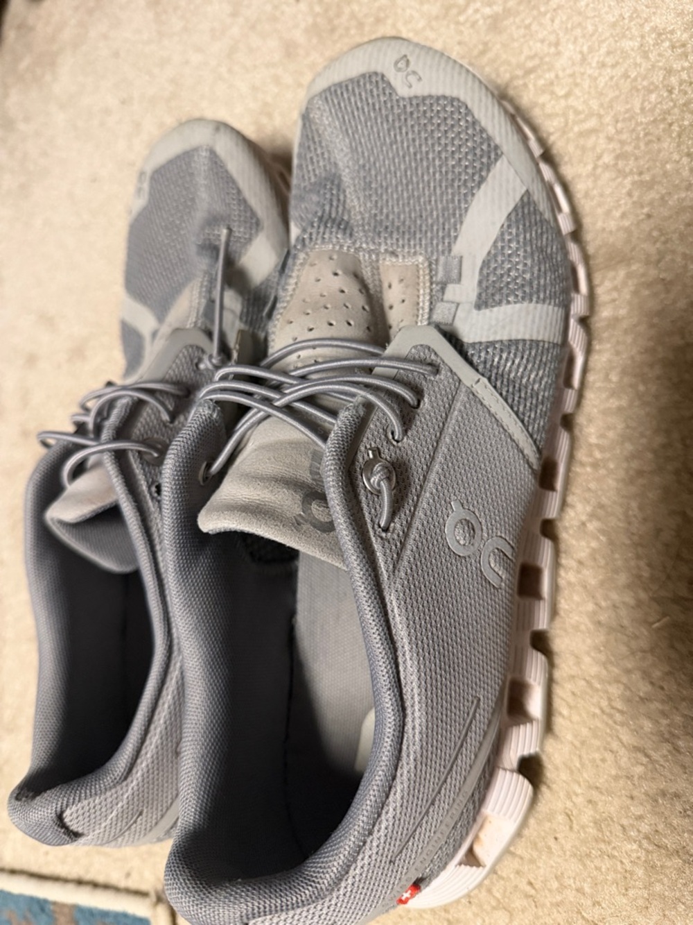 On Running Womens 9.5 light Grey